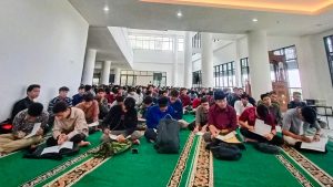Ratusan Mahasiswa Baru UNU Jogja Mulai Perkuliahan dengan Ngaji Kitab Kuning.