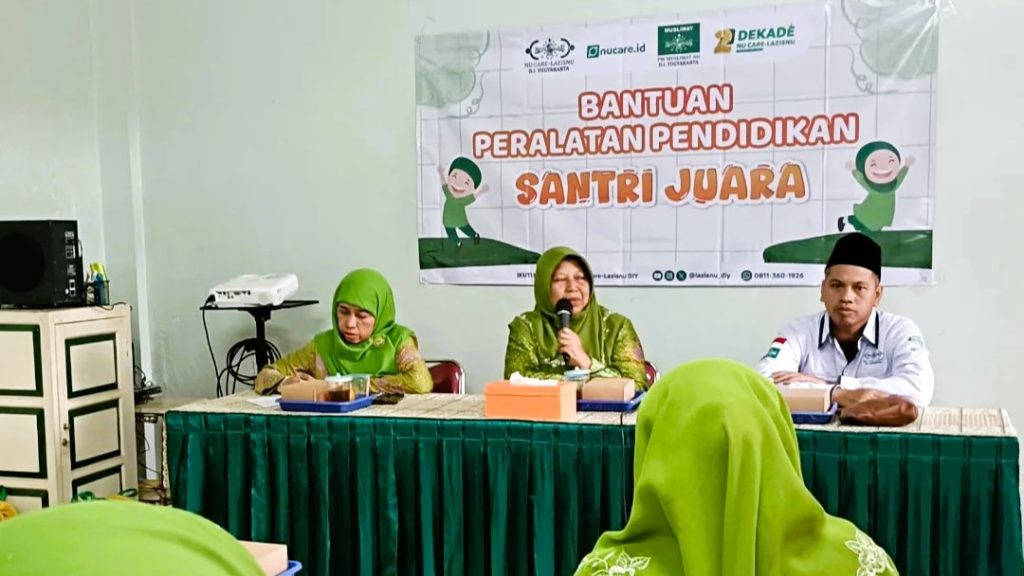 Peringati Hari Santri dan 2 Dekade NU CARE LAZISNU Salurkan 100 Paket Peralatan Pendidikan