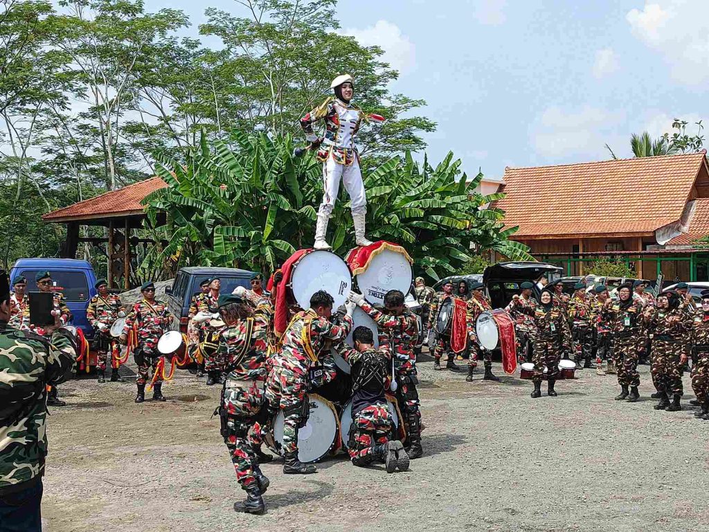 Apel Akbar Banser! Mayoret Afrilia Semangat Pimpin Marching Band TNK Sontonayan
