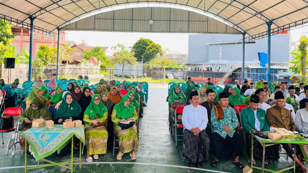 Peringati Harlah ke-79, Muslimat NU dan MWCNU Mlati Gelar Pengajian Akbar dan Halal Bihalal di Kampus STIMARYO