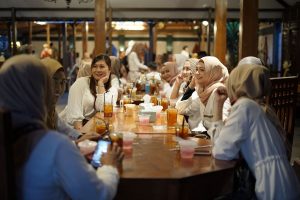 Awas Jebakan Bukber: Sibuk Sunnah, Lupa Wajib!